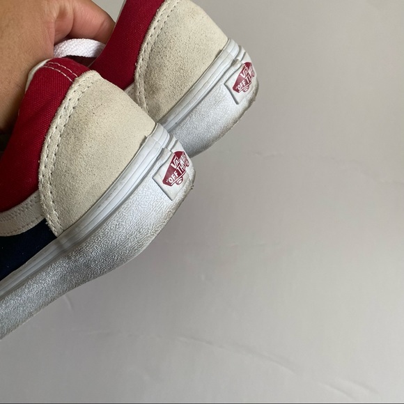 Vans - Picture 7 of 9